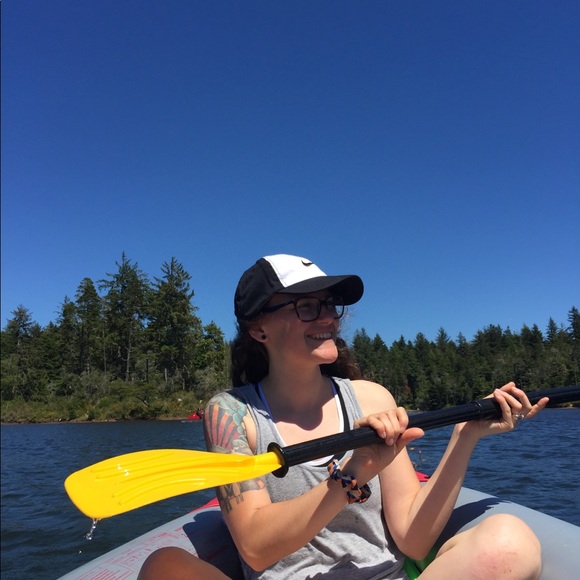 Meet your Posher, Ash - Picture 1 of 4